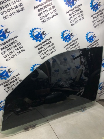 Скло водійських дверей 6810260560 TOYOTA