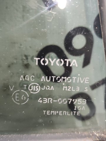 Кватирка двері трикутник, задня, права 6812342120 TOYOTA
