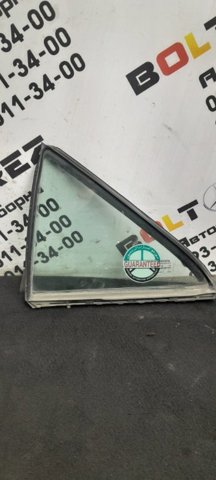 Кватирка дверей трикутник, задньої, лівої 6812406220 TOYOTA