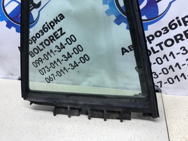 Куточок задніх лівих дверей 6812442120 TOYOTA