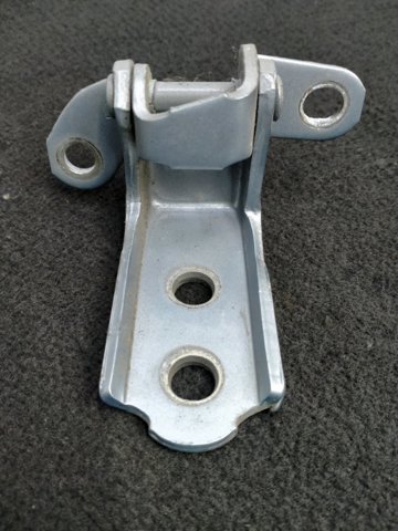Петля задніх дверей, правих 6877060031 TOYOTA