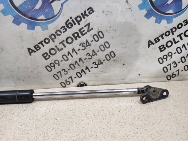 Амортизатор двері багажника 6896049185 TOYOTA