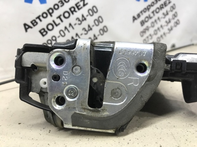 Внутрішній дверний замок 6903042220 TOYOTA