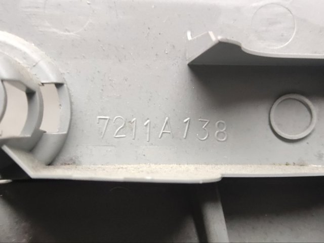 Обшивка стійки кузова внутрішня, середня права 7211A052HA MITSUBISHI