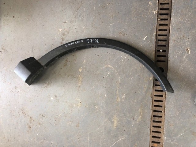 Молдинг арки крила переднього, правий 7560142100 TOYOTA