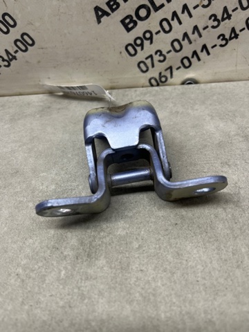 Петля водійських дверей 7931007000 HYUNDAI