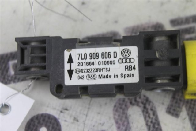 Датчик Ейрбег передній 7L0909606D VAG