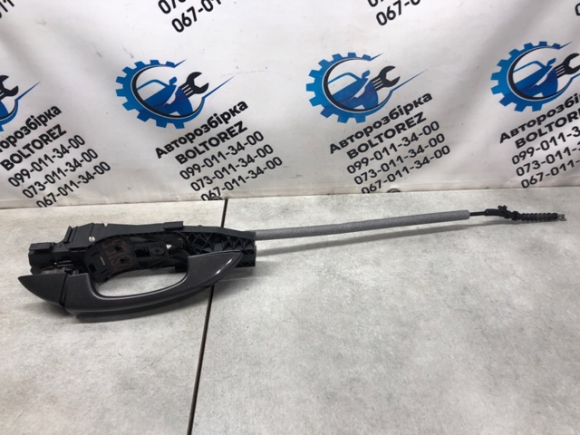 Ручка двері правою зовнішня перед/зад 7P6837206E VAG