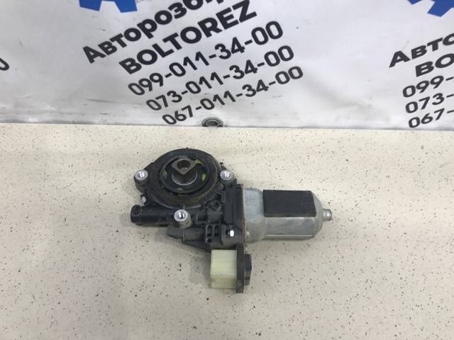 Двигун склопідіймача двері передньої, правої 80730EG000 NISSAN