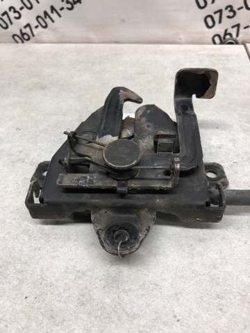 Замок кришки капота 811301H000 HYUNDAI