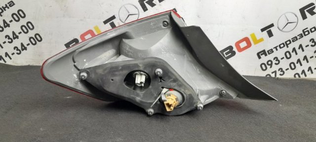 Фара задня права зовнішня 8155006640 TOYOTA