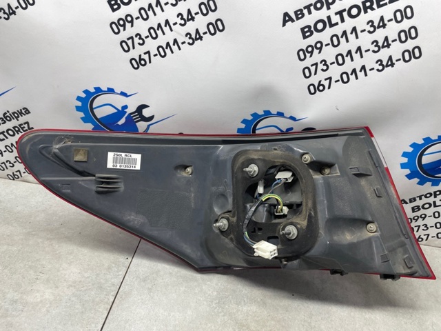 Задній правий зовнішній ліхтар 8155150170 TOYOTA