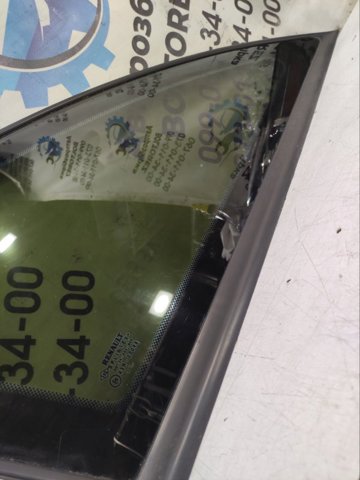 Скло багажного відсіку, ліве 8200000427 RENAULT