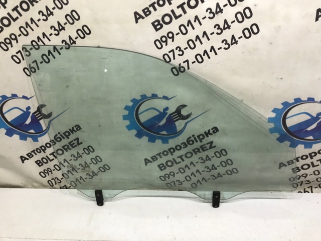 Скло передніх дверей, правих 824201F000 HYUNDAI