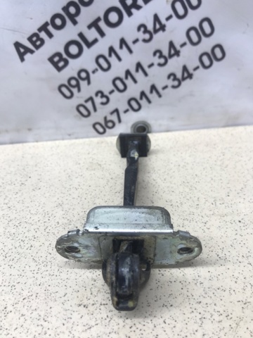 Обмежувач відкриття дверей, задній 82430JG000 NISSAN