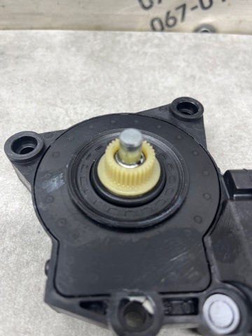 Мотор склопідйомника дверей передніх, правих 824602P000 HYUNDAI