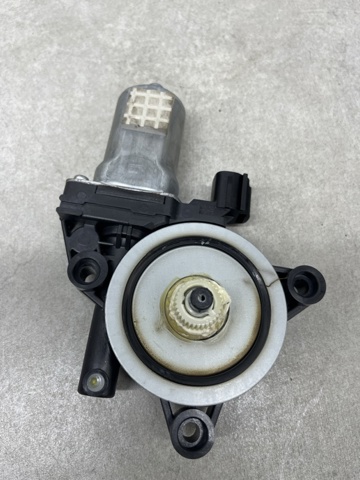 Двигун склопідіймача двері передньої, правої 82460C1000 HYUNDAI