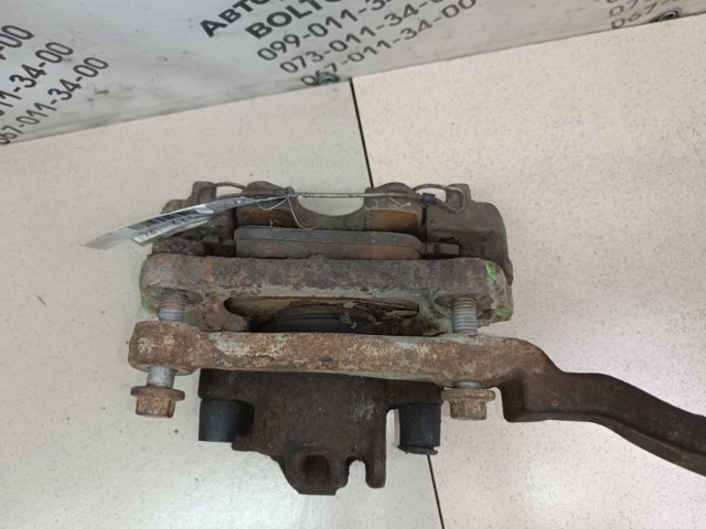 Супорт гальмівний, передній, правий 8251317 VOLVO