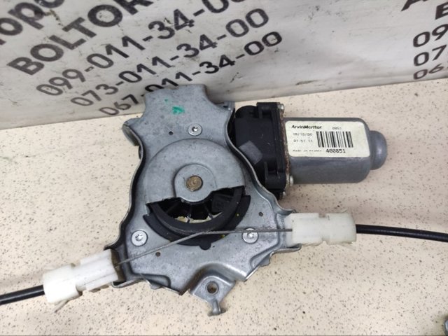 Склопідйомник задніх лівих дверей 82701EB300 NISSAN