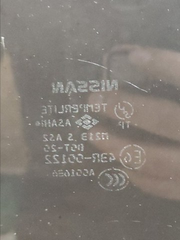 Стукло багажника, праве 833008H301 NISSAN