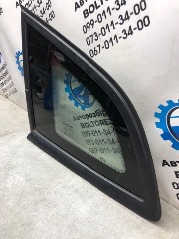 Скло багажного відсіку, ліве 833070008R RENAULT