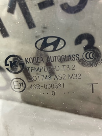 Скло задньої двері правої 834212H010 HYUNDAI