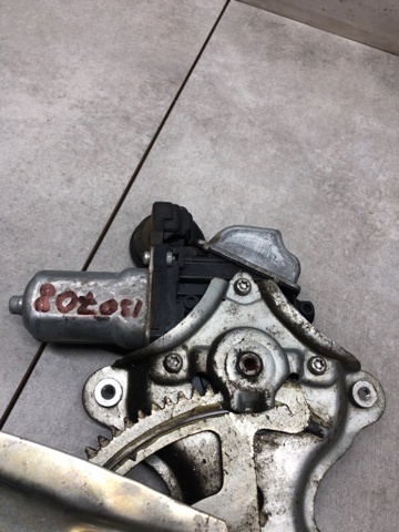 Привід ліфта задній 8571060180 TOYOTA