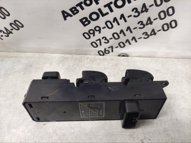 Кнопки переднього лівого склопід'ємника 8608A060 MITSUBISHI