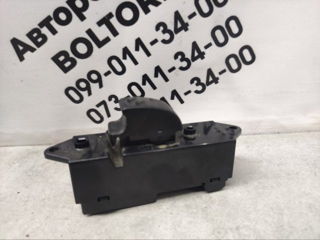 Кнопковий блок керування склопідіймачами передній лівий 8608A061 MITSUBISHI
