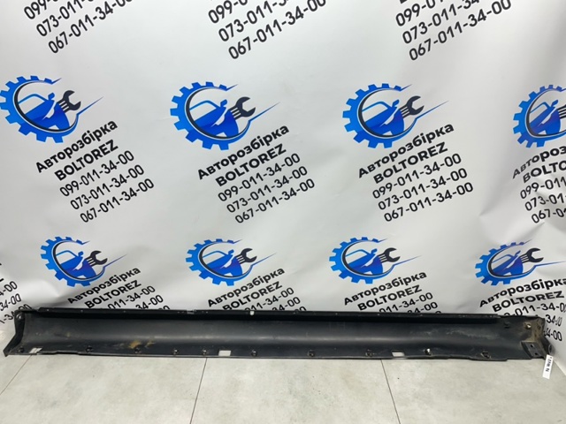 Накладка зовнішня (молдинг) порога, правий 877723E500 HYUNDAI