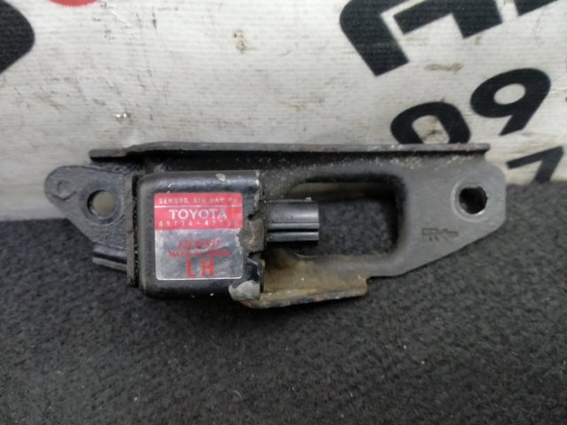 Датчик подушки безпеки 8917442030 TOYOTA