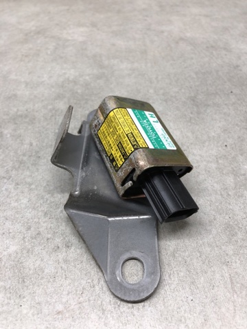 Датчик Ейрбег передній 8983060020 TOYOTA