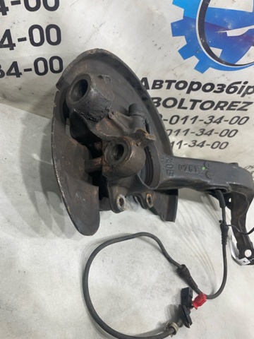 Вісь передня і поворотні кулаки 8D0407254B VAG