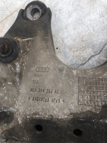 Балка кріплення коробки передач 8K0399263AT VAG