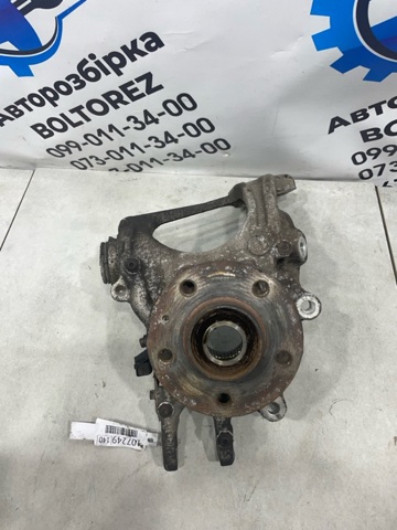 Кулак поворотний лівий 8R0505431F VAG