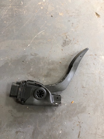 Педаль акселератора 8V219F836AB FORD