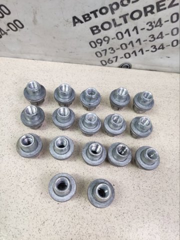 Гайка кріплення колеса 9008494001 TOYOTA