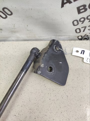 Амортизатор багажника правий 90451EB31A NISSAN