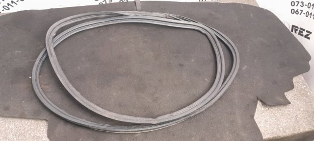 Ущільнювач дверей задка кузова 90830CG000 NISSAN