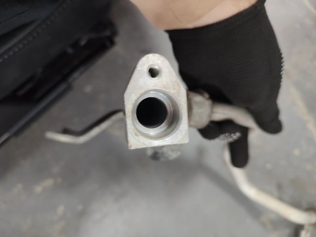 Шланг кондиціонера, від випарника до компресора 924506FK0A NISSAN