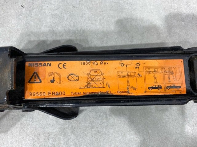 Домкрати 99550EB300 NISSAN