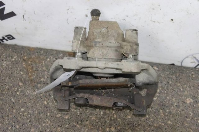 Задній гальмівний супорт лівий A0024202583 MERCEDES