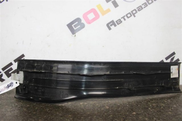 Накладка дверного порога внутрішня, задні праві A1646801235 MERCEDES