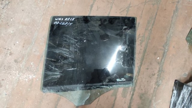 Скло заднє ліве A1647350510 MERCEDES