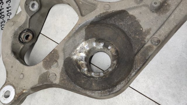 Балансир задній нижній, правий A1663501006 MERCEDES