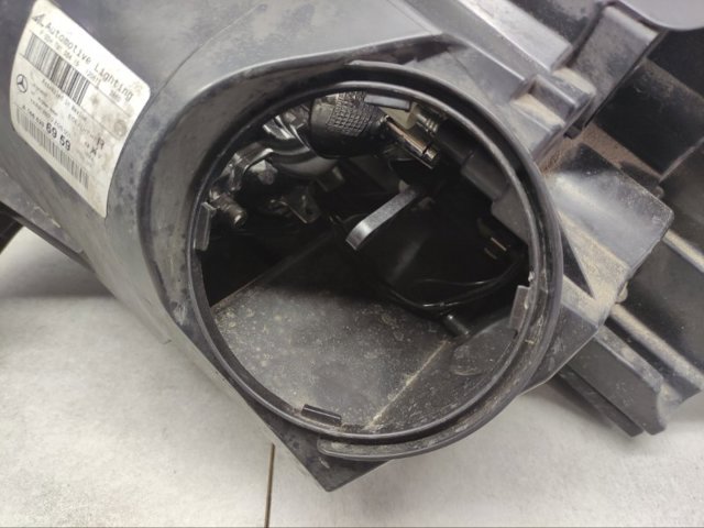 Права блок фара A1668200461 MERCEDES