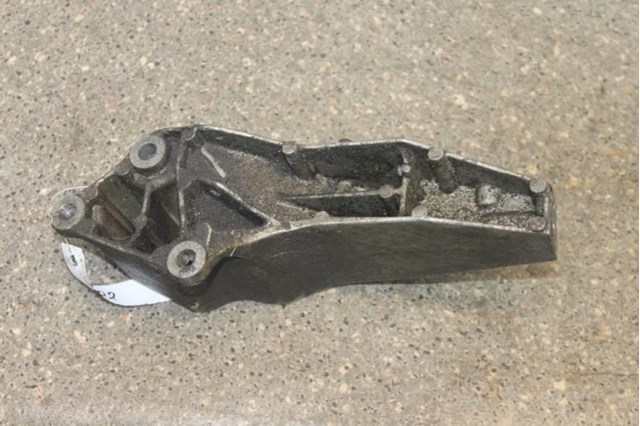 Кріплення коробки передач A1682410901 MERCEDES