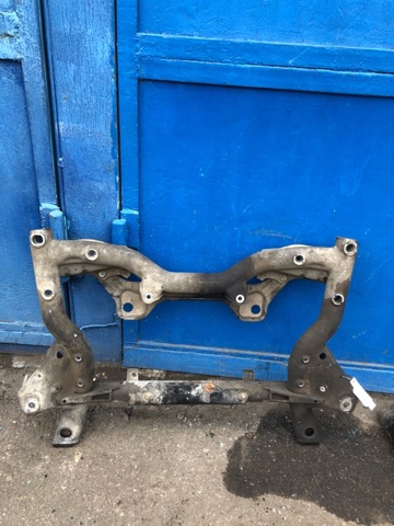 Передня балка A2046281057 MERCEDES