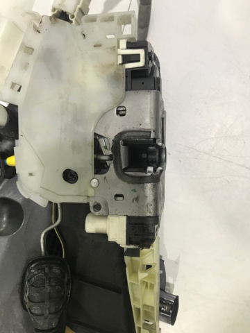 Замок водійських дверей A2047202535 MERCEDES