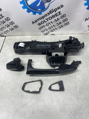 Ручка двері лівою зовнішня перед/зад A20476001709197 MERCEDES